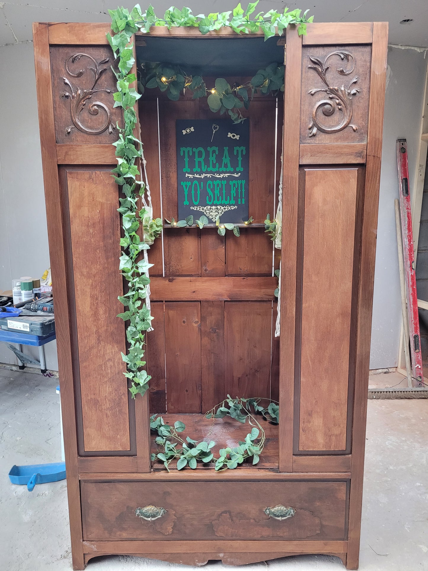 1930s Display Wardrobe/Prop (HIRE ONLY)