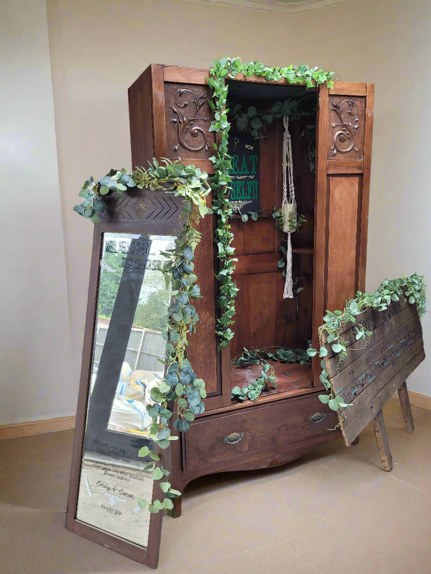 Welcome Mirror(HIRE ONLY)