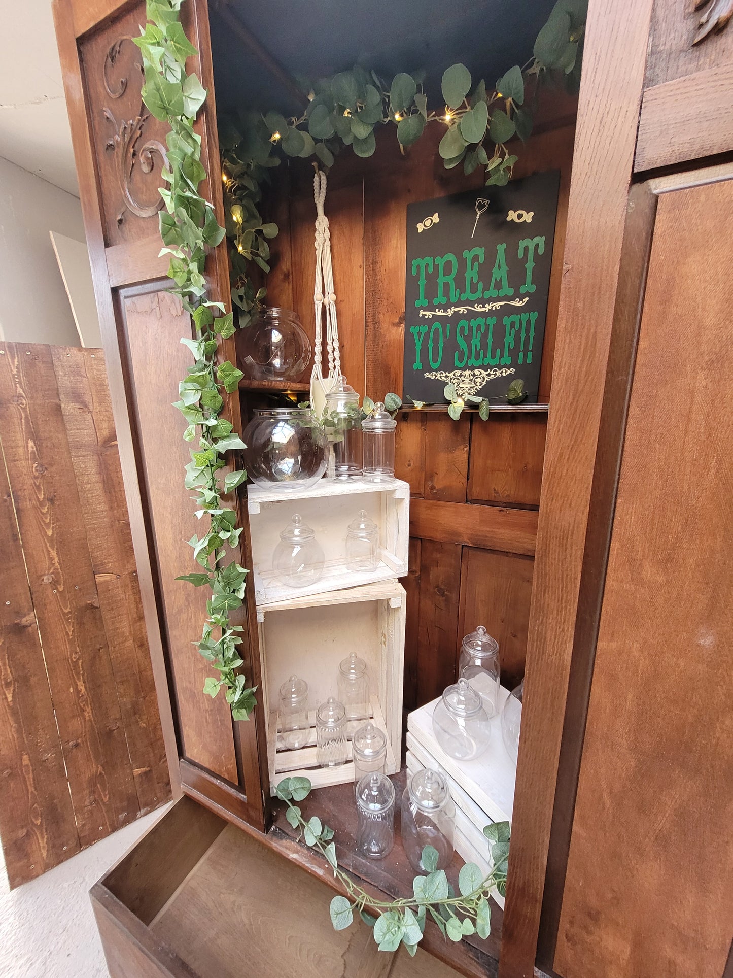 1930s Display Wardrobe/Prop (HIRE ONLY)