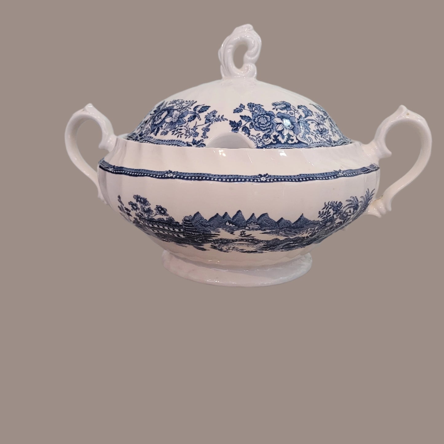Churchill- Blue Willow Design, Soup Tureen