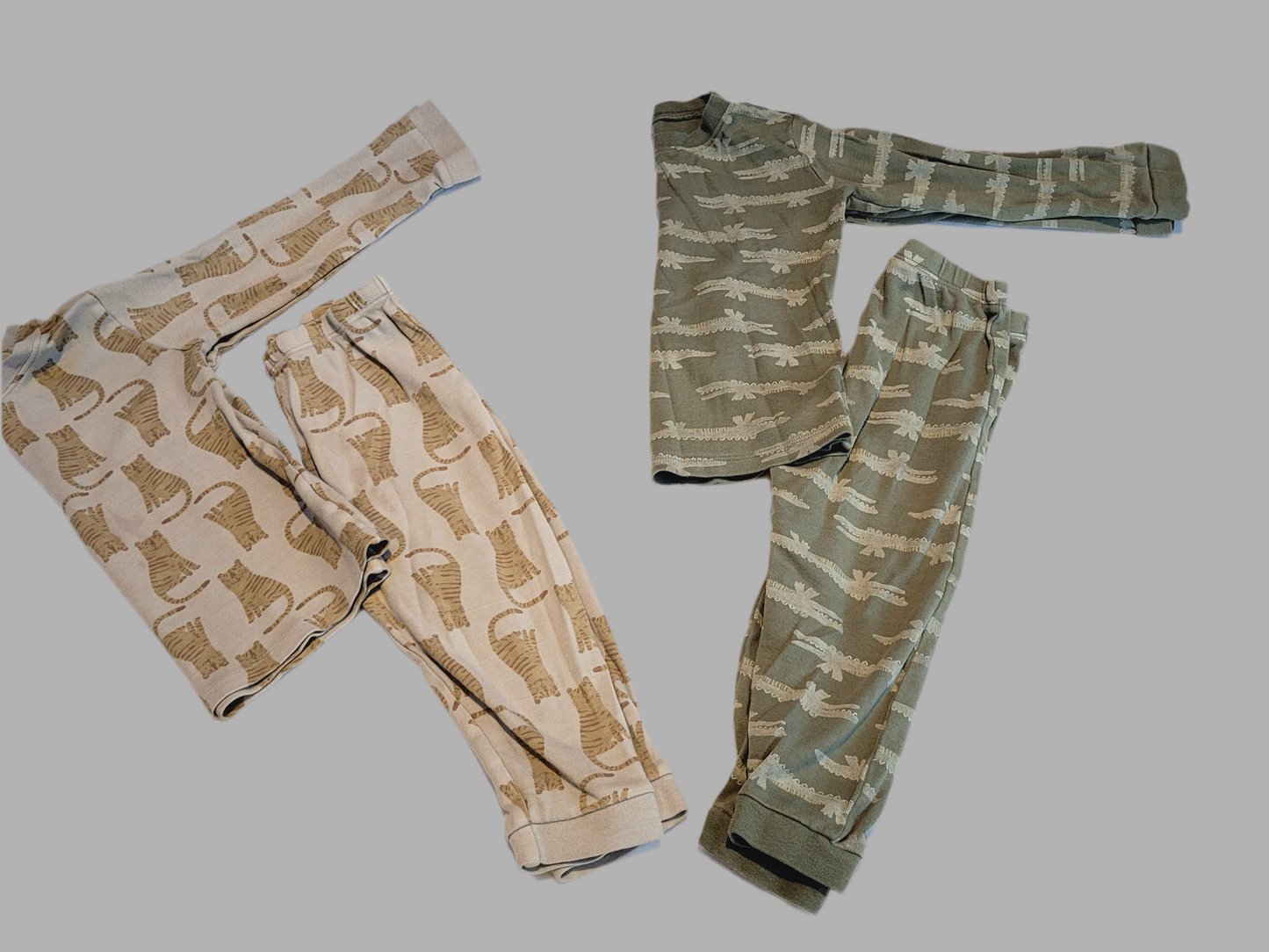 F&F- Pack of 2 pyjamas