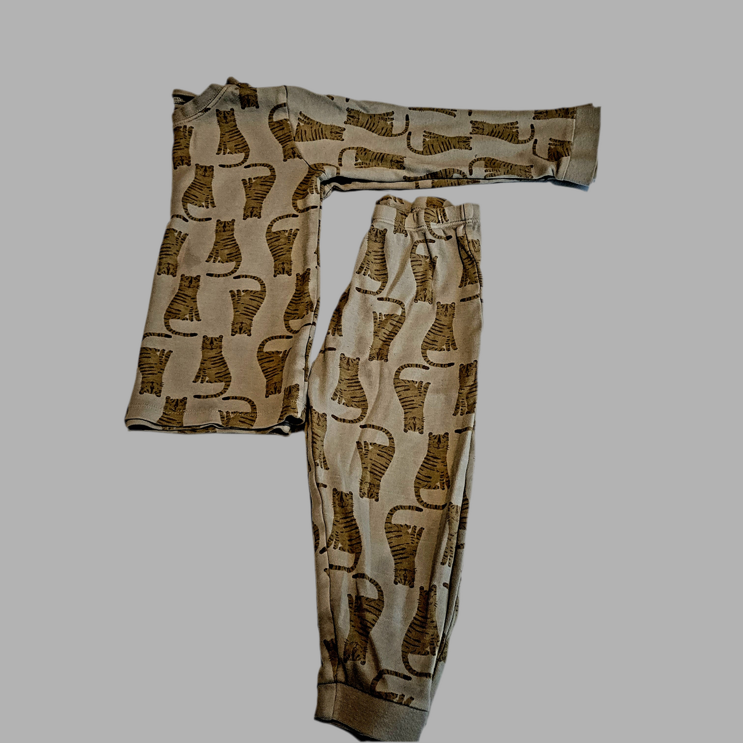 F&F- Pack of 2 pyjamas